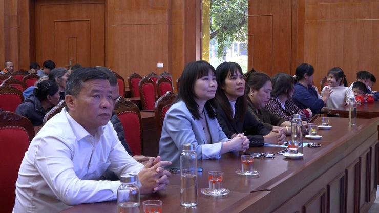 HỘI LHPN XÃ VÂN ĐÌNH TRAO QUÀ TẾT VÀ THỰC HIỆN CHƯƠNG TRÌNH “MẸ ĐỠ ĐẦU” NHÂN DỊP TẾT NGUYÊN ĐÁN BÍNH NGỌ 2026- Ảnh 1.