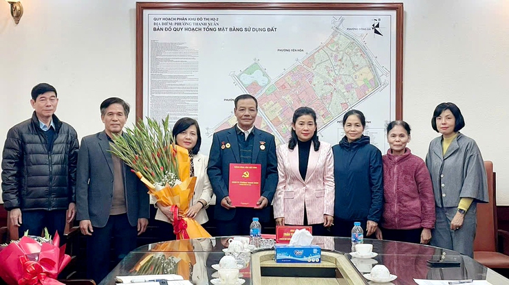 Đảng ủy phường Thanh Xuân tổ chức hội nghị công bố quyết định liên quan tổ chức đảng- Ảnh 1.