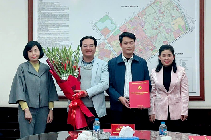 Đảng ủy phường Thanh Xuân tổ chức hội nghị công bố quyết định liên quan tổ chức đảng- Ảnh 2.