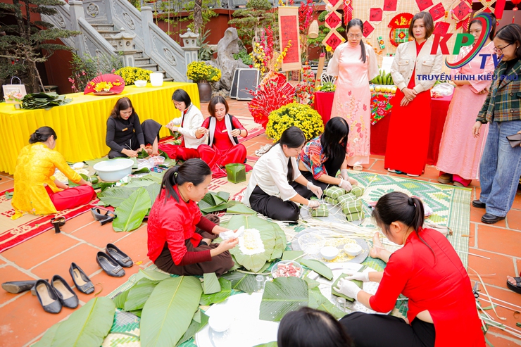 Xã Kiều Phú sôi nổi từ Hội thi gói bánh chưng, bày mâm ngũ quả và Chương trình Tết sum vầy năm 2026- Ảnh 8.