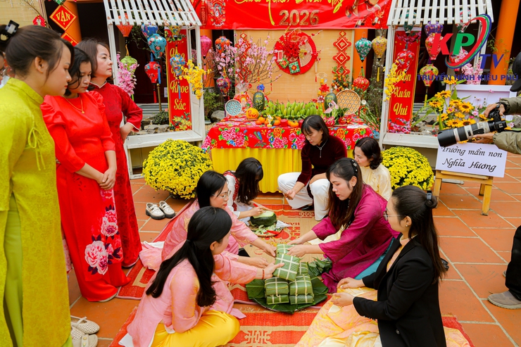 Xã Kiều Phú sôi nổi từ Hội thi gói bánh chưng, bày mâm ngũ quả và Chương trình Tết sum vầy năm 2026- Ảnh 4.