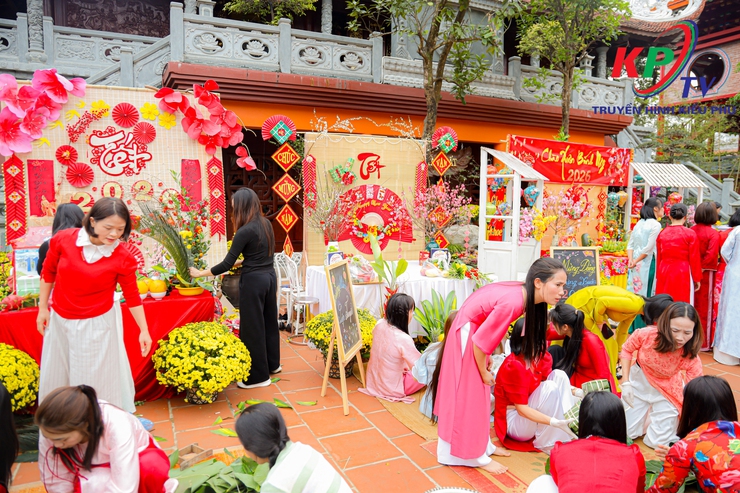 Xã Kiều Phú sôi nổi từ Hội thi gói bánh chưng, bày mâm ngũ quả và Chương trình Tết sum vầy năm 2026- Ảnh 13.