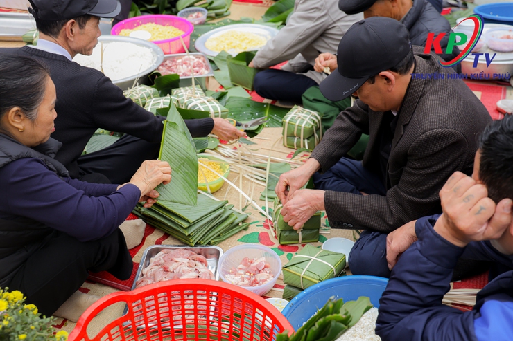 Xã Kiều Phú sôi nổi từ Hội thi gói bánh chưng, bày mâm ngũ quả và Chương trình Tết sum vầy năm 2026- Ảnh 6.