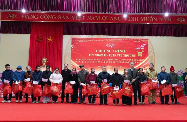 CHƯƠNG TRÌNH “TẾT NHÂN ÁI – XUÂN YÊU THƯƠNG” TẠI XÃ KIM ANH- Ảnh 1.
