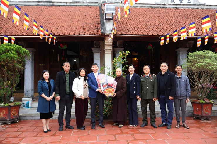 Lãnh đạo xã Đoài Phương thăm, chúc Tết các cơ sở tôn giáo trên địa bàn- Ảnh 2.