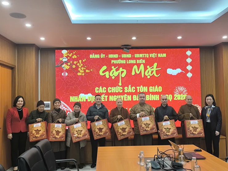 Phường Long Biên gặp mặt chức sắc, chức việc các tôn giáo nhân dịp Xuân Bính Ngọ 2026- Ảnh 3.