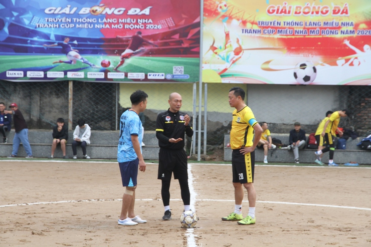 Khai mạc giải bóng đá truyền thống và giải bóng đá tranh cup Miêu Nha mở rộng chào mừng lễ hội truyền thống Đình Làng Miêu Nha xuân Bính Ngọ năm 2026- Ảnh 6.