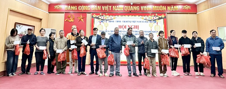 Ủy ban MTTQVN xã Đại Thanh trao tặng 115 xuất quà cho các gia đình có hoàn cảnh khó khăn trên địa bàn xã- Ảnh 8.