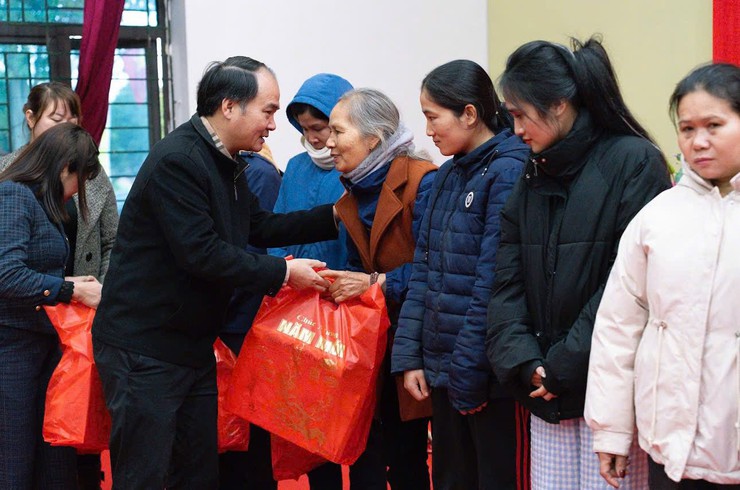 CHƯƠNG TRÌNH “TẾT NHÂN ÁI – XUÂN YÊU THƯƠNG” TẠI XÃ KIM ANH- Ảnh 3.