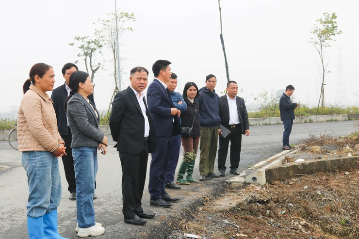 ĐỒNG CHÍ CHỦ TỊCH UBND XÃ QUỐC OAI KIỂM TRA THỰC TẾ SẢN XUẤT VỤ XUÂN NĂM 2026- Ảnh 4.