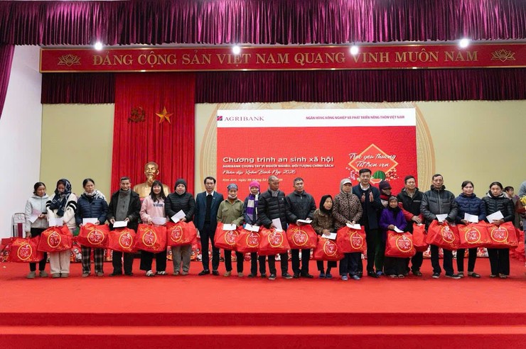 CHƯƠNG TRÌNH “TẾT NHÂN ÁI – XUÂN YÊU THƯƠNG” TẠI XÃ KIM ANH- Ảnh 5.