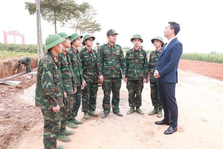 Tết Quân - Dân ở xã đảo Minh Châu: Nơi mùa xuân bắt đầu bằng những việc làm nghĩa tình.- Ảnh 1.