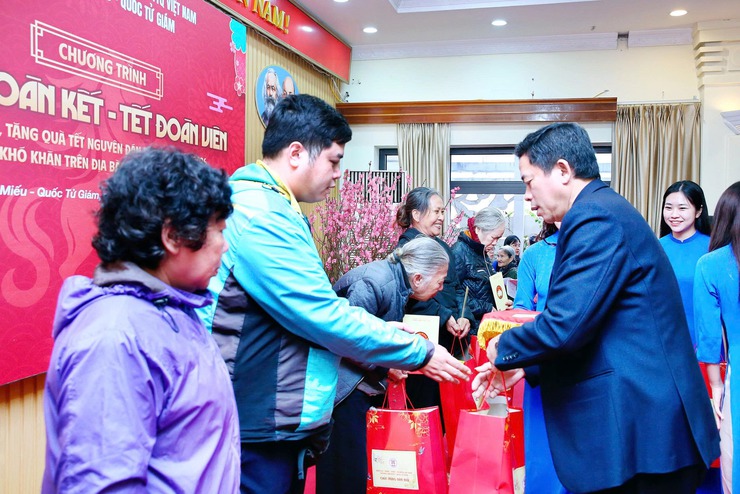 Phường Văn Miếu - Quốc Tử Giám tổ chức chương trình "Xuân Đoàn Kết - Tết Đoàn Viên"- Ảnh 4.