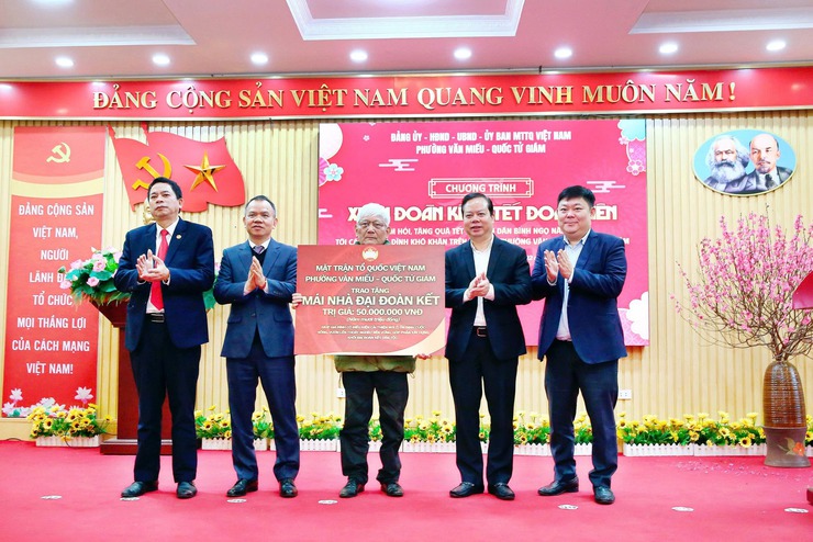 Phường Văn Miếu - Quốc Tử Giám tổ chức chương trình "Xuân Đoàn Kết - Tết Đoàn Viên"- Ảnh 1.
