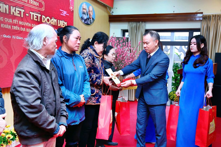 Phường Văn Miếu - Quốc Tử Giám tổ chức chương trình "Xuân Đoàn Kết - Tết Đoàn Viên"- Ảnh 5.