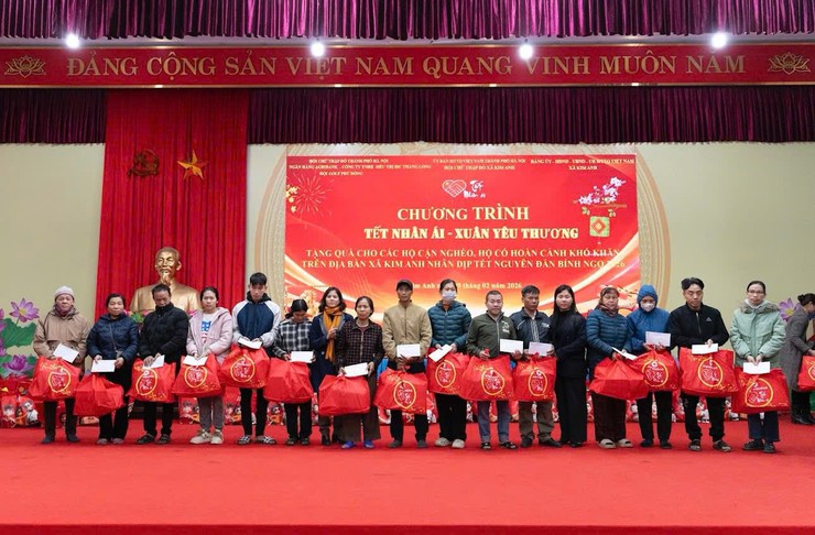 CHƯƠNG TRÌNH “TẾT NHÂN ÁI – XUÂN YÊU THƯƠNG” TẠI XÃ KIM ANH- Ảnh 7.