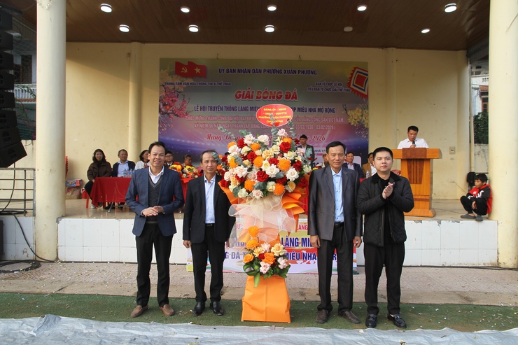 Khai mạc giải bóng đá truyền thống và giải bóng đá tranh cup Miêu Nha mở rộng chào mừng lễ hội truyền thống Đình Làng Miêu Nha xuân Bính Ngọ năm 2026- Ảnh 2.