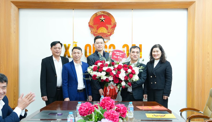 Hội nghị công bố các quyết định về công tác cán bộ của Thường trực HĐND xã Quốc Oai khóa I, nhiệm kỳ 2021 – 2026- Ảnh 9.