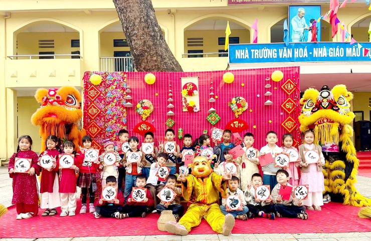 Rộn ràng "Tết yêu thương" tại Trường Tiểu học Trường Thịnh- Ảnh 1.