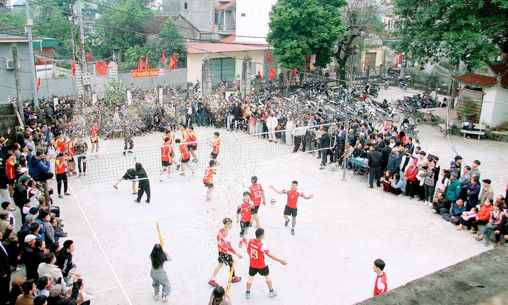 SÔI NỔI CHUNG KẾT GIẢI BÓNG CHUYỀN DA XÃ PHÚC SƠN - Ảnh 1.