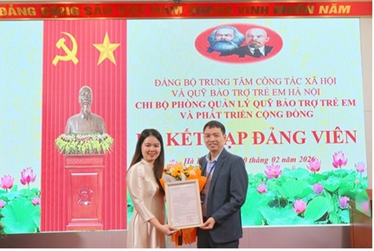 Lễ kết nạp Đảng viên mới Chi bộ phòng quản lý Quỹ Bảo trợ trẻ em và Phát triển cộng đồng - Ảnh 1.