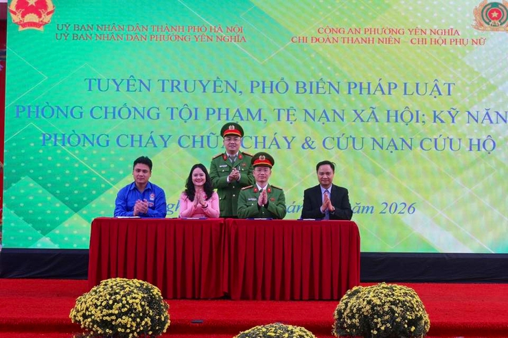PHƯỜNG YÊN NGHĨA TĂNG CƯỜNG TUYÊN TRUYỀN PHÁP LUẬT, TẬP HUẤN PCCC VÀ PHÒNG NGỪA TỘI PHẠM TRONG HỌC ĐƯỜNG- Ảnh 3.