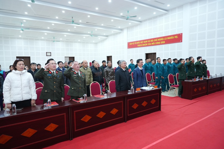 UBND xã Phù Đổng công bố quyết định thành lập Trung đội Dân quân thường trực thuộc Ban Chỉ huy Quân sự xã- Ảnh 1.