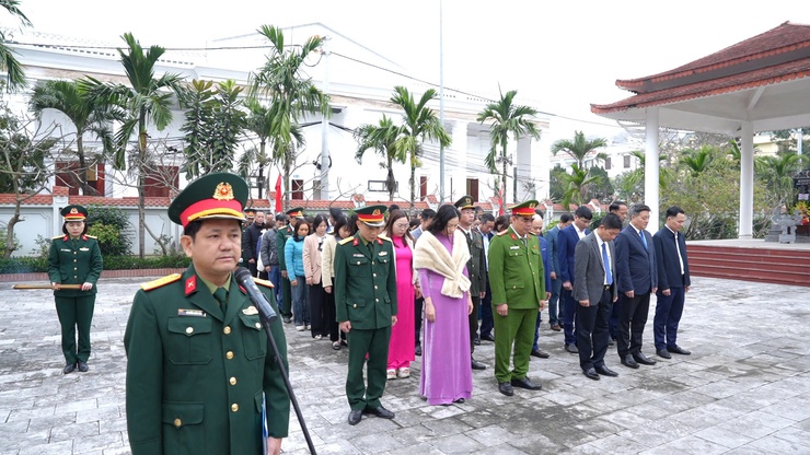 Xã Thanh Oai dâng hương tưởng niệm các Anh hùng liệt sĩ nhân dịp tết Nguyên đán Bính Ngọ 2026- Ảnh 3.