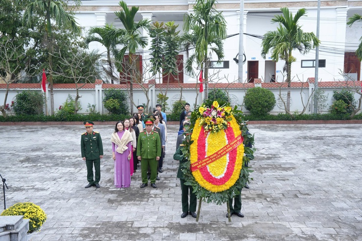 Xã Thanh Oai dâng hương tưởng niệm các Anh hùng liệt sĩ nhân dịp tết Nguyên đán Bính Ngọ 2026- Ảnh 2.