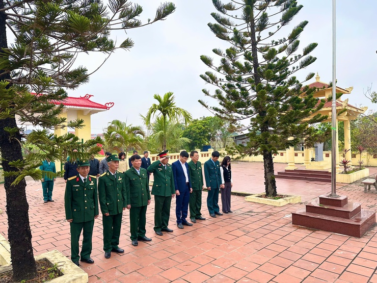 Xã Thanh Oai dâng hương tưởng niệm các Anh hùng liệt sĩ nhân dịp tết Nguyên đán Bính Ngọ 2026- Ảnh 10.