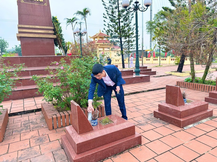 Xã Thanh Oai dâng hương tưởng niệm các Anh hùng liệt sĩ nhân dịp tết Nguyên đán Bính Ngọ 2026- Ảnh 12.