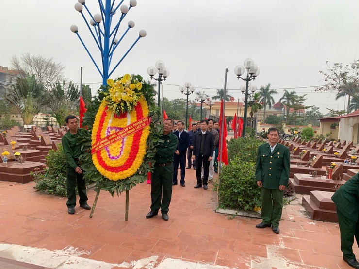 Xã Thanh Oai dâng hương tưởng niệm các Anh hùng liệt sĩ nhân dịp tết Nguyên đán Bính Ngọ 2026- Ảnh 15.