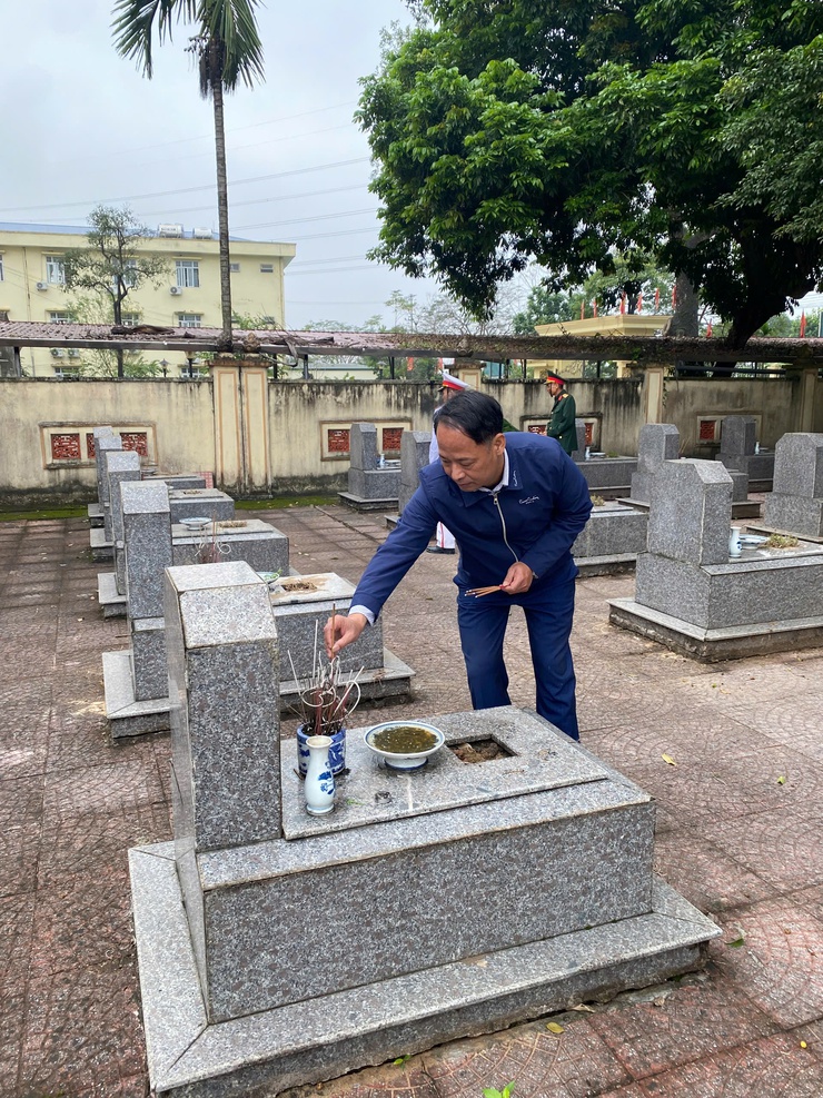 Xã Thanh Oai dâng hương tưởng niệm các Anh hùng liệt sĩ nhân dịp tết Nguyên đán Bính Ngọ 2026- Ảnh 9.