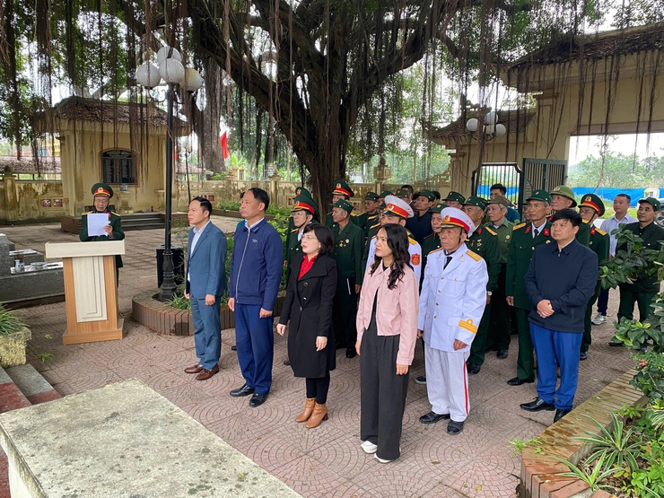 Xã Thanh Oai dâng hương tưởng niệm các Anh hùng liệt sĩ nhân dịp tết Nguyên đán Bính Ngọ 2026- Ảnh 6.