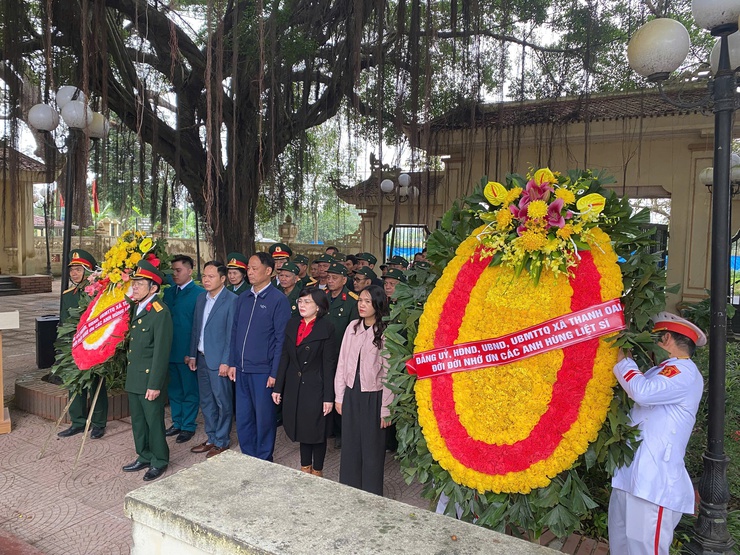 Xã Thanh Oai dâng hương tưởng niệm các Anh hùng liệt sĩ nhân dịp tết Nguyên đán Bính Ngọ 2026- Ảnh 7.