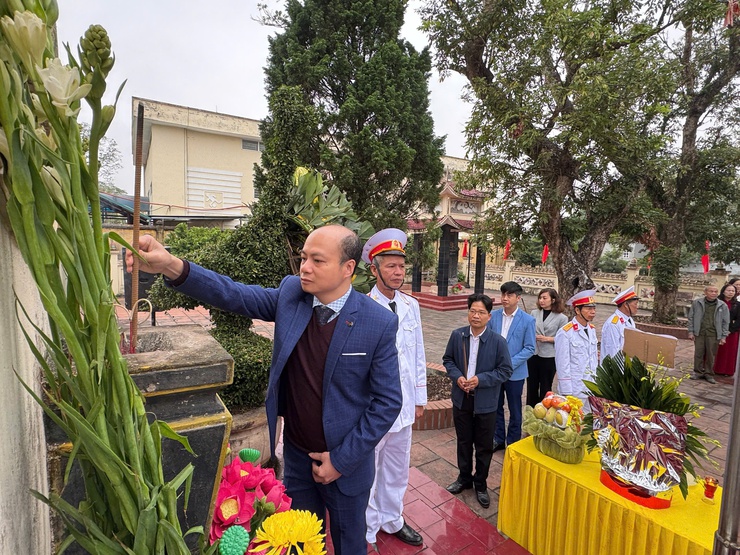 Xã Thanh Oai dâng hương tưởng niệm các Anh hùng liệt sĩ nhân dịp tết Nguyên đán Bính Ngọ 2026- Ảnh 19.