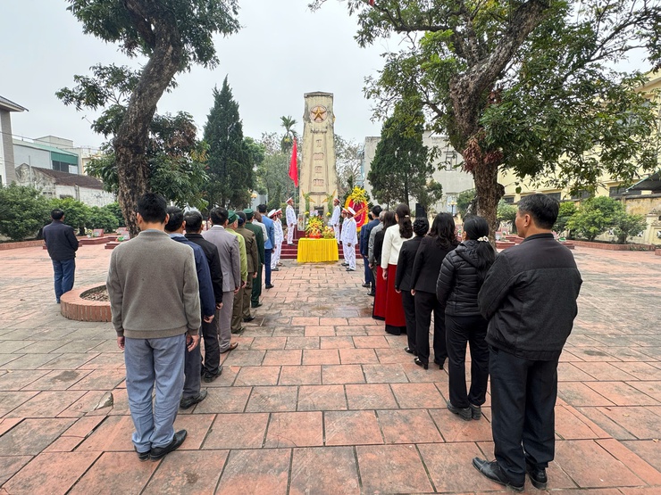 Xã Thanh Oai dâng hương tưởng niệm các Anh hùng liệt sĩ nhân dịp tết Nguyên đán Bính Ngọ 2026- Ảnh 18.