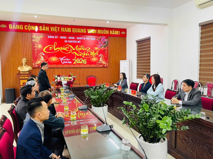 Giáo xứ Chuôn Trung, Chuôn Thượng chúc Tết - thắt chặt tình đoàn kết cùng xã Chuyên Mỹ nhân dịp Xuân Bính Ngọ 2026- Ảnh 1.