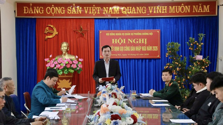 Phường Dương Nội trao quyết định gọi công dân nhập ngũ năm 2026- Ảnh 1.