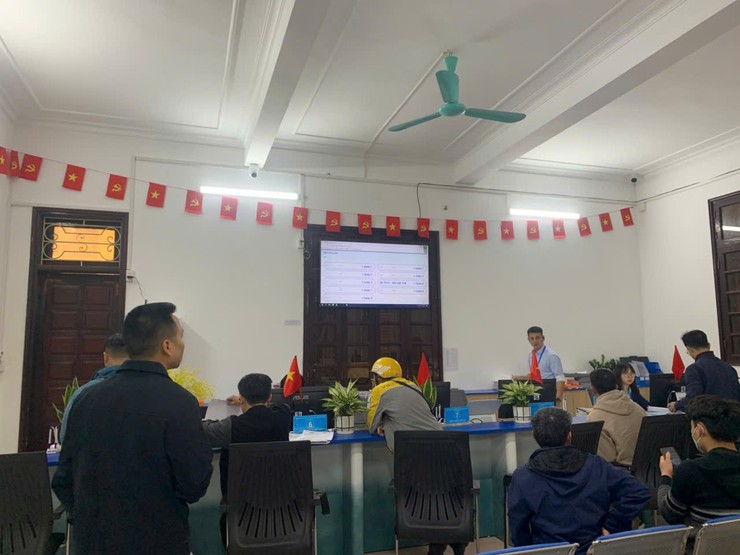 Người dân hãy sử dụng dịch vụ công trực tuyến để tiết kiệm thời gian, chi phí và theo dõi tiến độ giải quyết thủ tục hành chính- Ảnh 1.