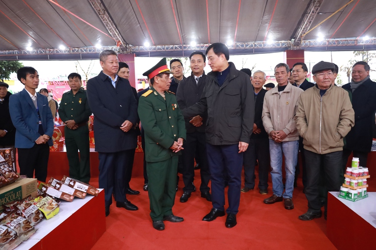 Bí thư Thành ủy Hà Nội Nguyễn Duy Ngọc: Phát triển xã Minh Châu ngày càng giàu đẹp, nhân dân ấm no, hạnh phúc- Ảnh 4.