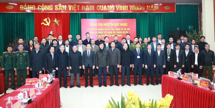 Bí thư Thành ủy Hà Nội Nguyễn Duy Ngọc: Phát triển xã Minh Châu ngày càng giàu đẹp, nhân dân ấm no, hạnh phúc- Ảnh 9.