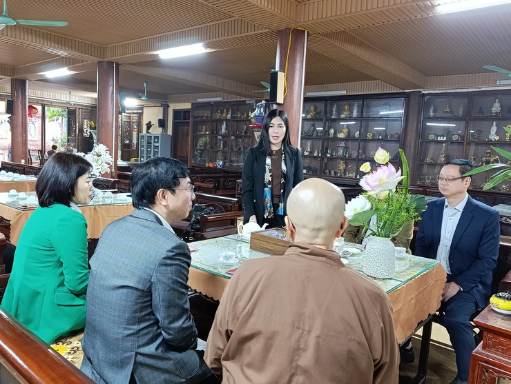 Phó Trưởng ban Tuyên giáo và Dân vận Thành ủy Nguyễn Hoàng Sơn thăm, chúc Tết chùa Bồ Đề- Ảnh 3.