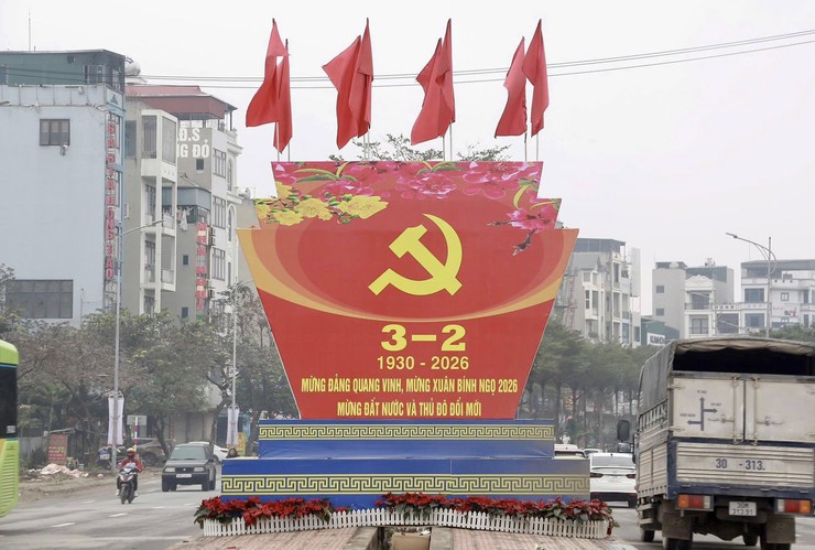 Phường Dương Nội rực rỡ cờ hoa đón mừng Xuân mới Bính Ngọ - Ảnh 2.