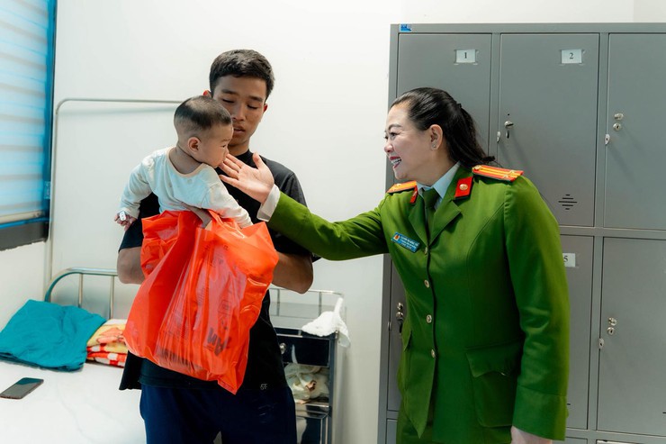 Trung tá Nguyễn Thị Hồng Yến - Nữ chiến sỹ công an cơ sở tận tuỵ, bản lĩnh, vì Nhân dân phục vụ- Ảnh 2.