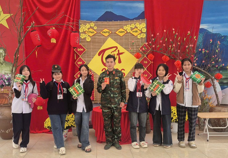 Nhiều hoạt động nghĩa tình tại chương trình Tết Quân - Dân ở xã đảo Minh Châu- Ảnh 2.