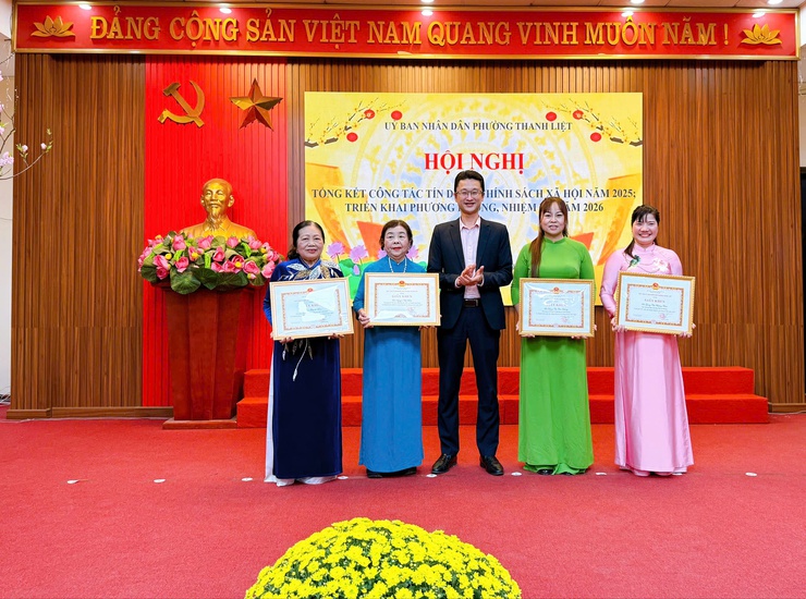 Phường Thanh Liệt: Khen thưởng 4 tập thể, 18 cá nhân xuất sắc trong công tác tín dụng chính sách xã hội năm 2025- Ảnh 6.