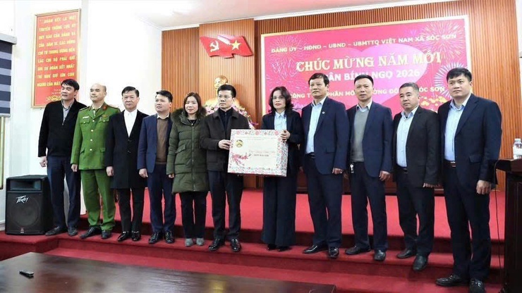 BÍ THƯ ĐẢNG ỦY XÃ SÓC SƠN BÙI DUY CƯỜNG THĂM, ĐỘNG VIÊN CÔNG TY CỔ PHẦN MÔI TRƯỜNG ĐÔ THỊ NHÂN DỊP TẾT NGUYÊN ĐÁN BÍNH NGỌ 2026- Ảnh 2.