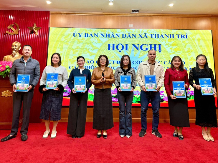 UBND xã Thanh Trì: Hội nghị công bố quyết định bổ nhiệm và chuyển đổi cán bộ, công chức- Ảnh 7.