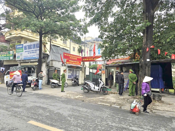 Phường Phú Thượng tăng cường tuyên truyền, ra quân đảm bảo trật tự đô thị, vệ sinh môi trường trên các tuyến đường - Ảnh 3.